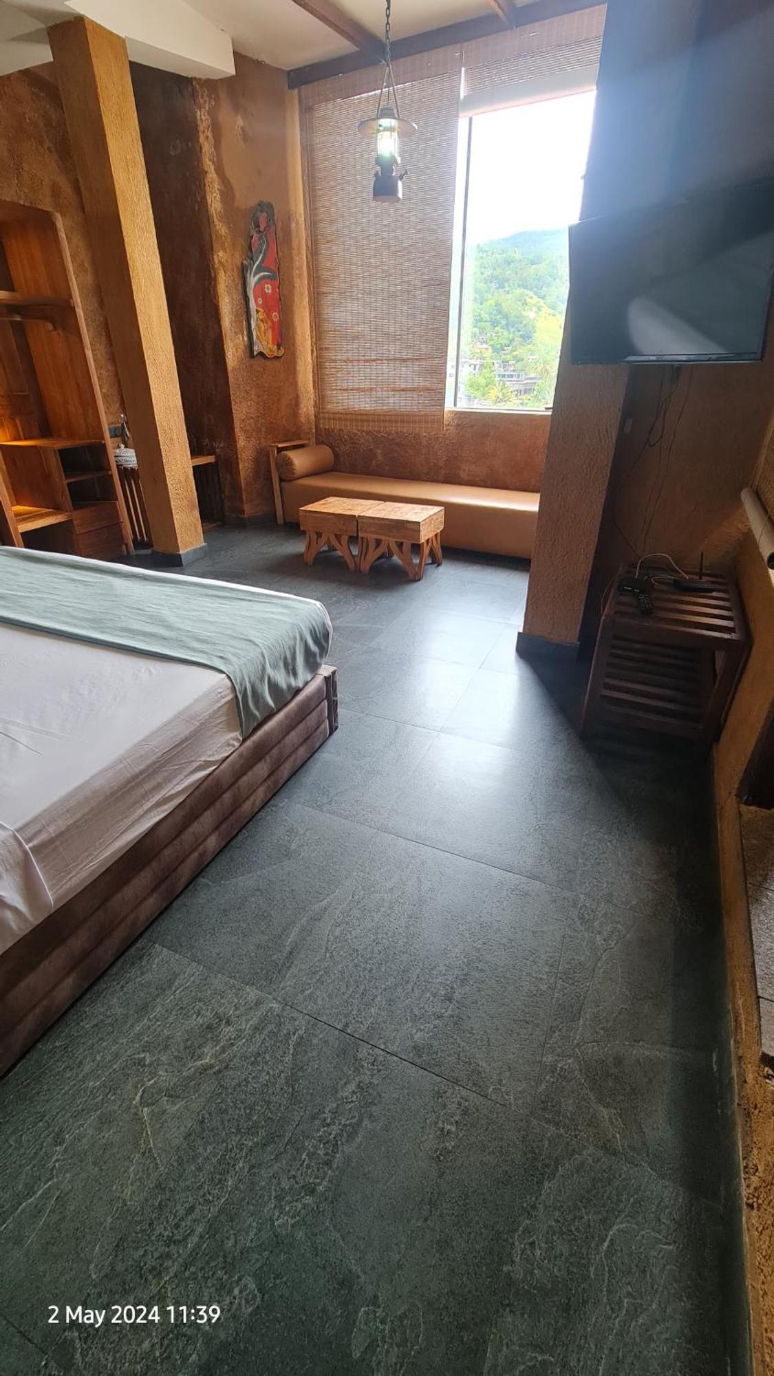 Quick Stop Inn Канди Экстерьер фото